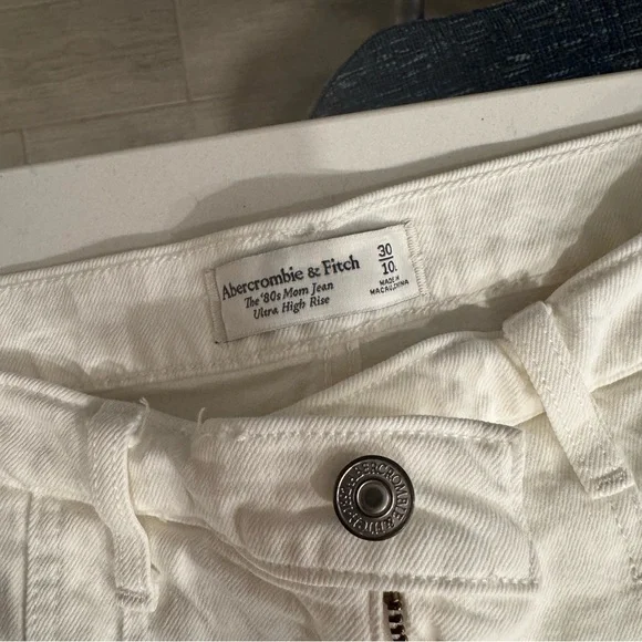 Abercrombie & Fitch - White Ultra High Rise Jeans - Picture 4 of 8